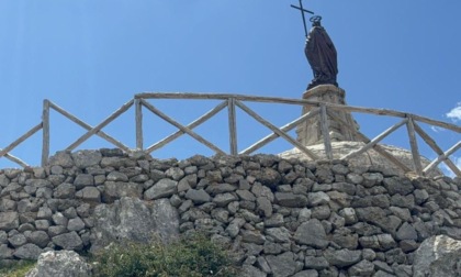 Monte Redentore, il ripristino delle staccionate