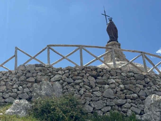 Monte Redentore, il ripristino delle staccionate