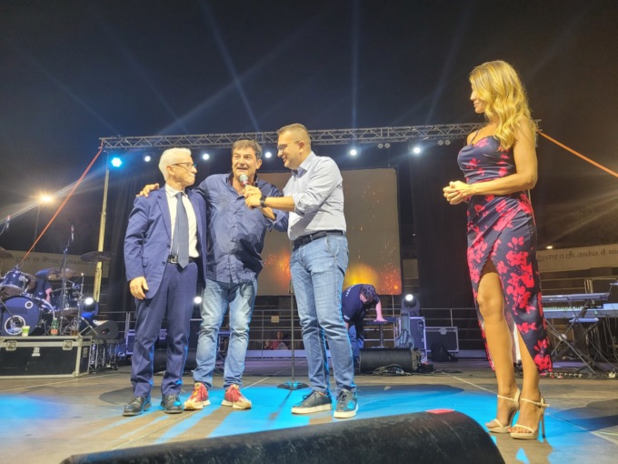 Domani sera lo spettacolo di Max Giusi in Piazza De Gasperi