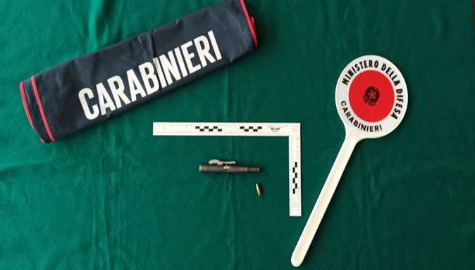 Trovata con una penna pistola, arrestata una venticinquenne