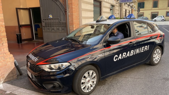 Perseguita la compagna: misura cautelare con braccialetto elettronico per un 60enne