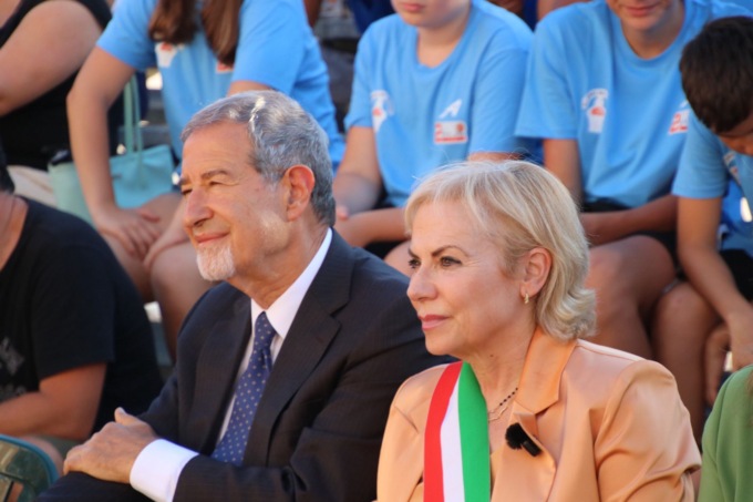 “Basket in Piazza”, l’entusiasmo dell’arena contagia anche il ministro Musumeci