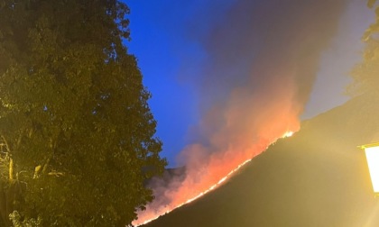 Incendio in località Le Rose, notte di paura