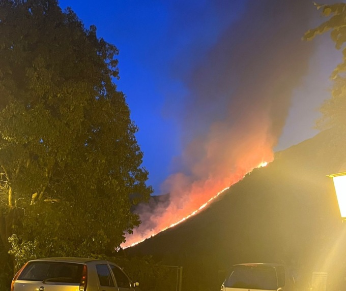 Incendio in località Le Rose, notte di paura