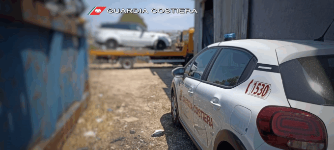 Rivenute auto rubate in un terreno adibito ad autodemolizioni non autorizzato