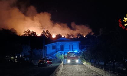 Notte di fuoco, incendi in Ciociaria: case evacuate e salvati due anziani