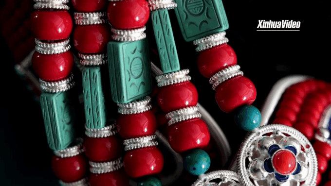 Cina: copricapi mongoli svelano bellezza senza tempo delle praterie