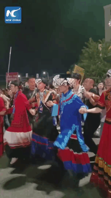 Cina: oltre 100 mila registrazioni per le celebrazioni del Festival della torcia a Xichang