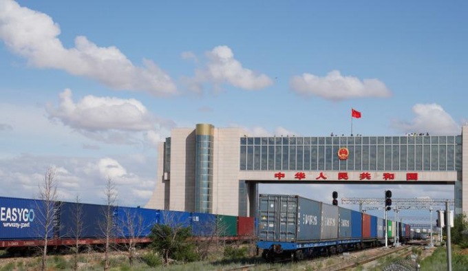 Cina: porto terrestre al confine con la Mongolia, gestisce 20.000 treni merci Cina-Europa