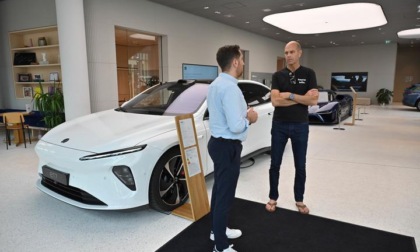 Cina: produttore di EV NIO festeggia 10 anni in Europa