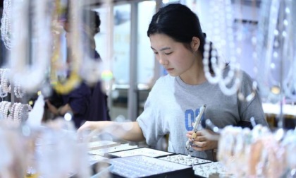 Cina: industria delle perle nella cittadina di Shanxiahu dello Zhejiang (1)