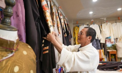 Cina: erede della confezione di abiti tibetani nello Xizang