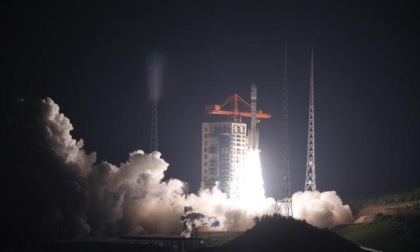 Cina: lanciato gruppo di satelliti in orbita terrestre bassa