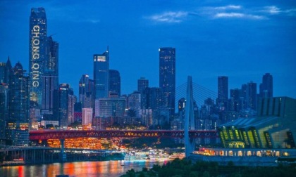 Cina: panorama urbano notturno della città di Chongqing (3)