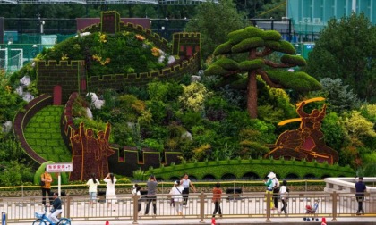 Cina: Pechino, installazioni floreali (1)