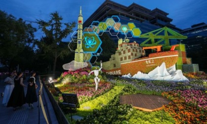 Cina: Pechino, installazioni floreali (2)