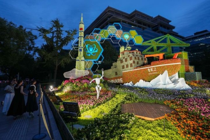 Cina: Pechino, installazioni floreali (2)