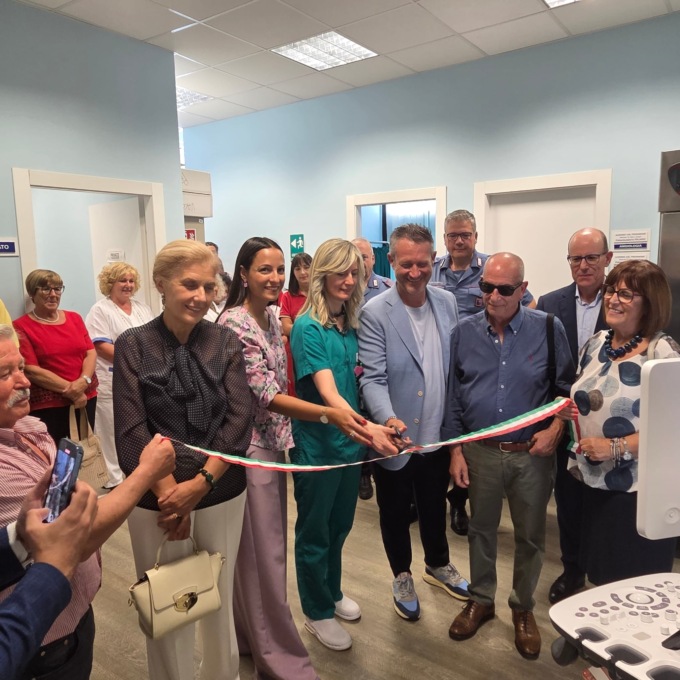 Sanità, consegnato un nuovo ecografo