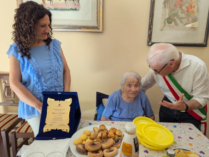 Agnese Girolami festeggia 102 anni. Festa in famiglia