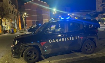 Minaccia e aggredisce i carabinieri, denunciata