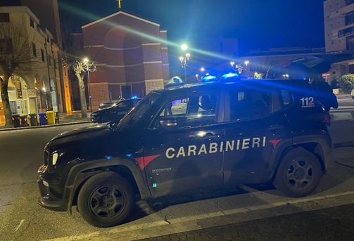 Causa un incidente e fugge, bloccato e arrestato