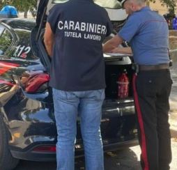 Lavoratori senza contratto e mancanza di sicurezza, imprenditore denunciato e multato