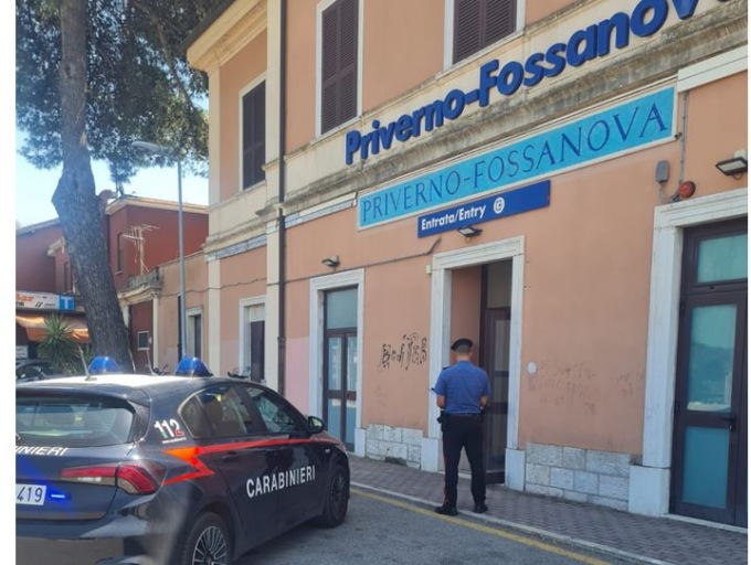 Tentato furto nel parcheggio della stazione, denunciato un 22enne