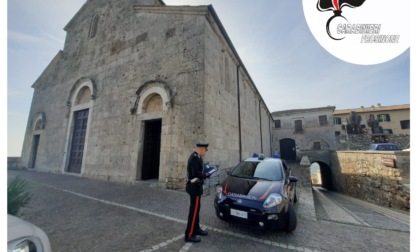 Ruba un bracciale prezioso, arrestato giovane ricercato