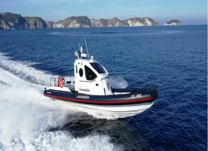 Giovane di 30 anni trovato morto in mare a Punta Papa: indagini in corso
