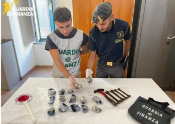 Cocaina nascosta in mare, valore mezzo milione di euro