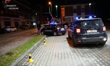Guida con patente revocata e al cellulare, 30enne fermato dai Carabinieri