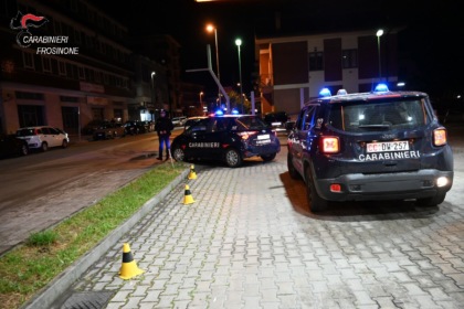 Guida con patente revocata e al cellulare, 30enne fermato dai Carabinieri