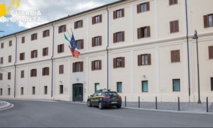 Sequestrata droga in un negozio di cannabis, due denunciati