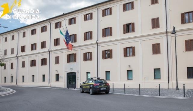 Sequestrata droga in un negozio di cannabis, due denunciati