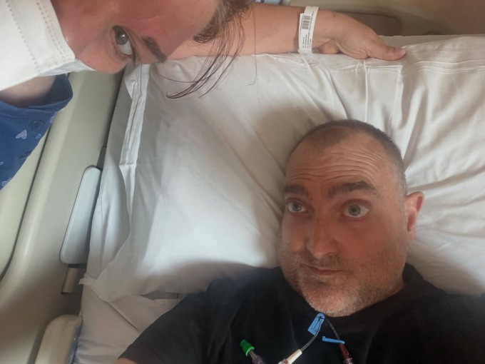 Dona un rene al figlio e gli salva la vita. Il commovente messaggio di Paola ed Lelio: “Grazie a tutti a quelli che ci sono vicini”