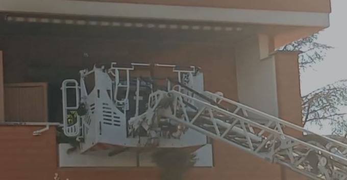 Incendio in un appartamento, paura ma nessun ferito