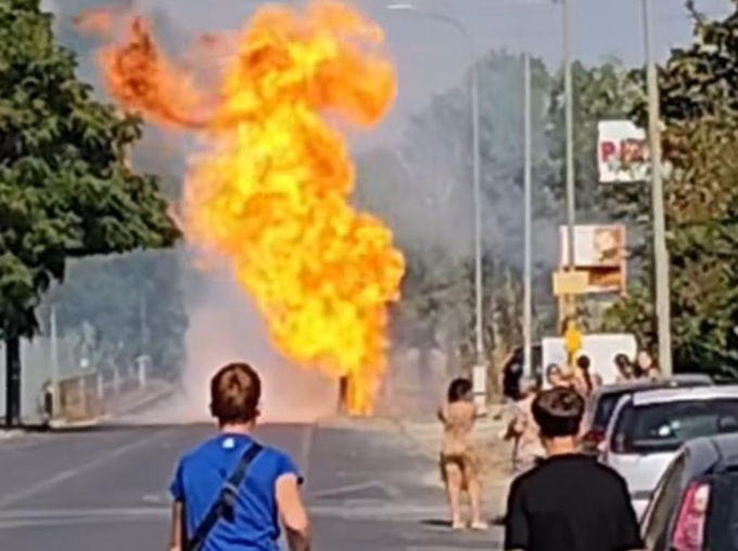 Fuga di gas e incendio a Borgo Santa Maria, sgomberate e interdetti case e negozi