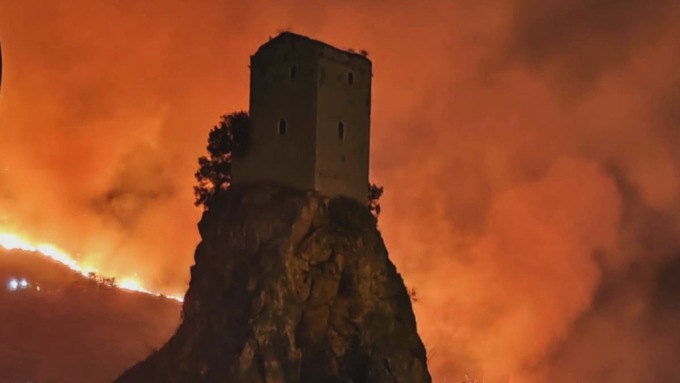 Tornano a bruciare le montagne tra Sermoneta e Bassiano