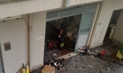 In fiamme il magazzino della Samar, danni ingenti