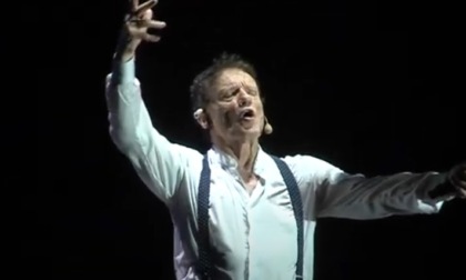 Arena del Mare, standing ovation per Massimo Ranieri