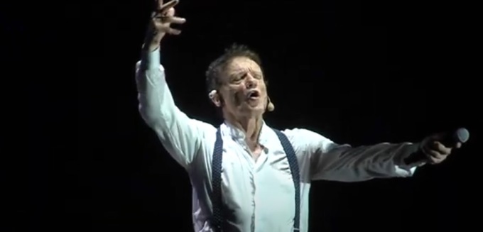 Arena del Mare, standing ovation per Massimo Ranieri