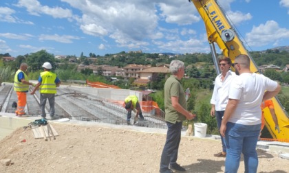 Ponte sulla variante Casilina, conclusa la posa delle travi
