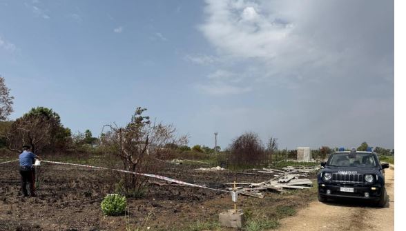 Rifiuti pericolosi su un terreno privato, denunciata una coppia