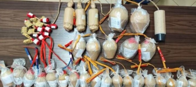 Droga, esplosivi e armi da guerra, arrestata una donna