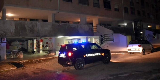 Spari nella notte nel palazzo di viale Nervi