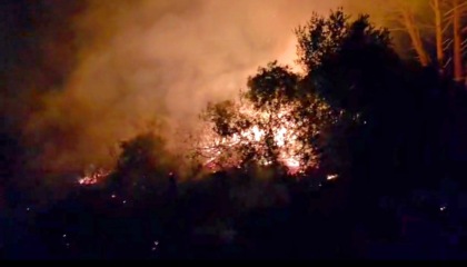 Vasto incendio nella zona di Fraioli