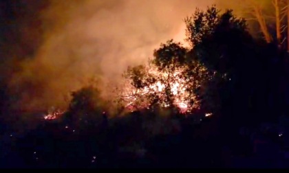 Ennesimo incendio nella zona Macallè La Valle