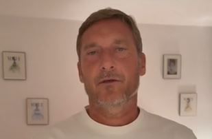 Totti al gemello del ragazzo investito e ucciso a Ferragosto: “Non mollare, soprattutto per Federico”