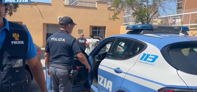 Aggredisce l’ex compagna e ferisce il figlio con un coltello, arrestato