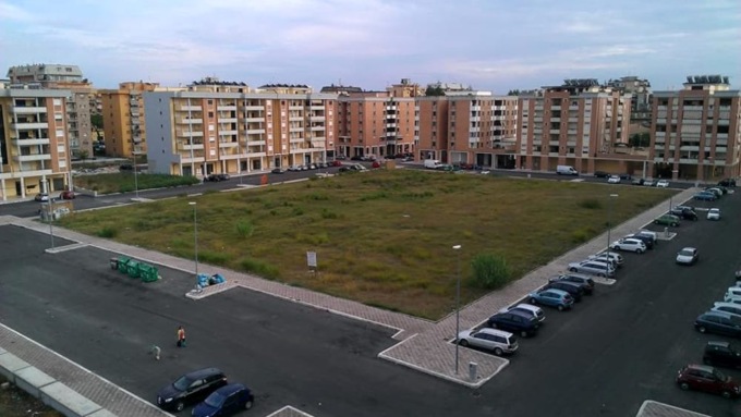 Urla, rifiuti e vandalismi sotto casa: i residenti presentano un esposto